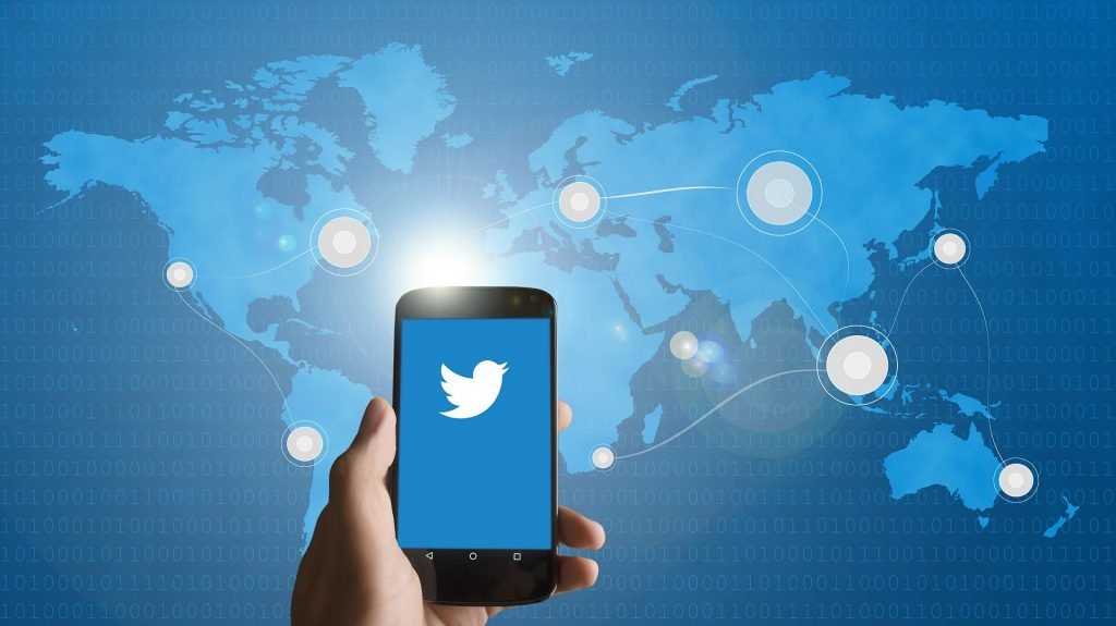 Sob pressão, Twitter libera ferramenta para denunciar postagens por fake news no Brasil