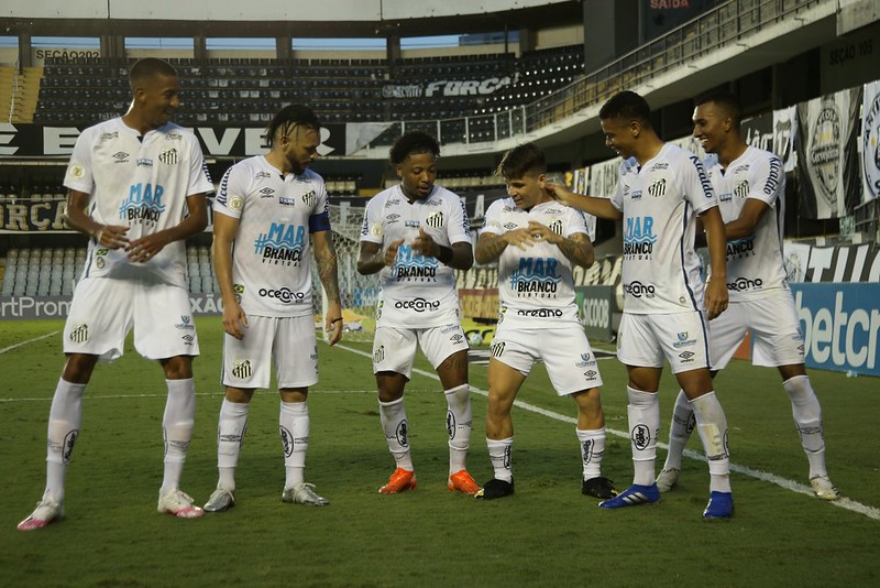 Cuca volta ao Santos, faz alterações decisivas e vira estrela da vitória sobre o Sport