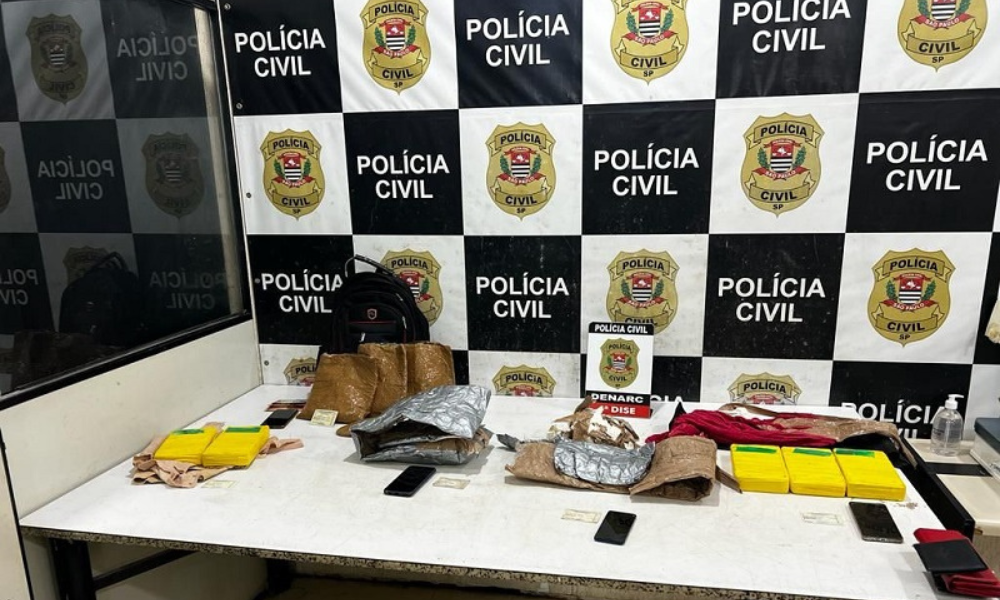 Cinco pessoas que viajavam com cocaína presa ao corpo são presas em SP