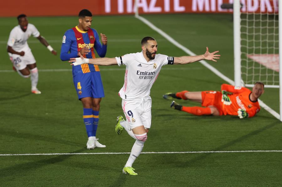 Com gol de letra de Benzema, Real Madrid vence Barcelona e assume liderança da La Liga