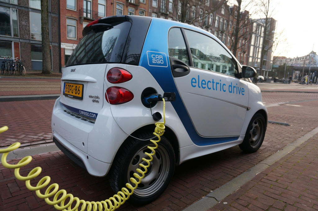 Proposta de política nacional para veículos elétricos avança na Câmara