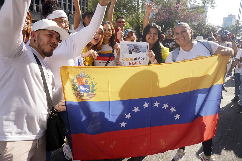 Venezuelanos fazem manifestação pró-democracia na Avenida Paulista