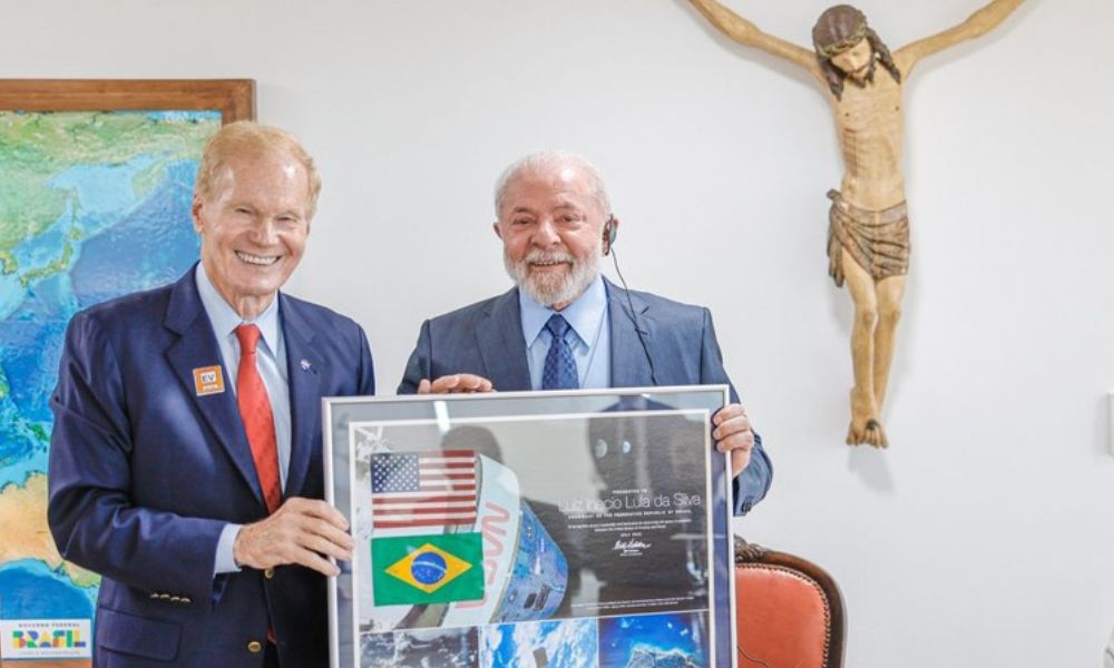 Lula deverá encontrar Joe Biden em breve para tratar de cooperação espacial, diz diretor da Nasa