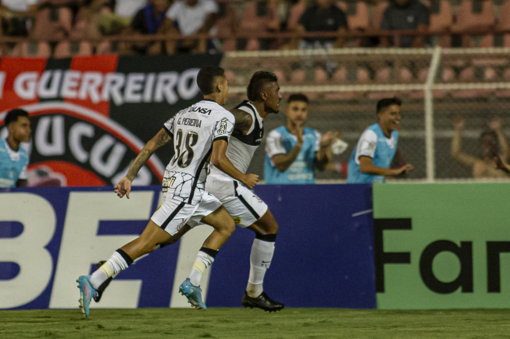 No primeiro jogo sem Sylvinho, Corinthians vira sobre o Ituano com brilho de Paulinho 