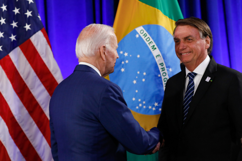 Em encontro com Biden, Bolsonaro diz que vai terminar governo de forma democrática quando sair do poder