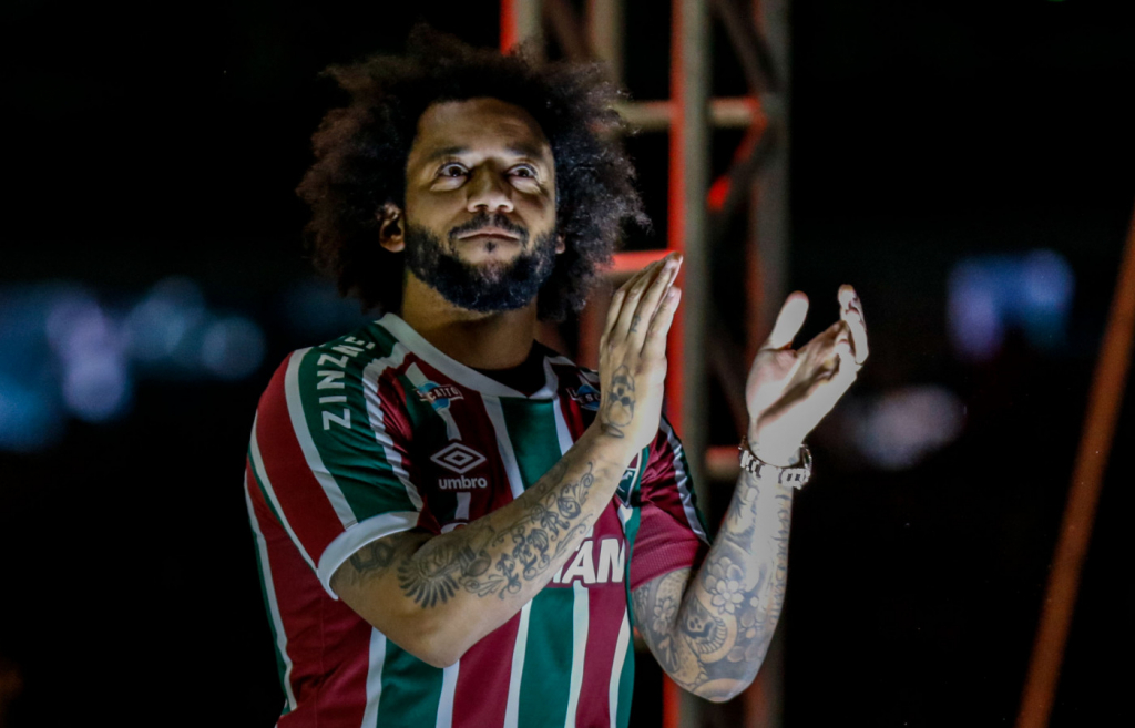 Fluminense apresenta Marcelo para multidão no Maracanã: ‘Vamos brigar por tudo’