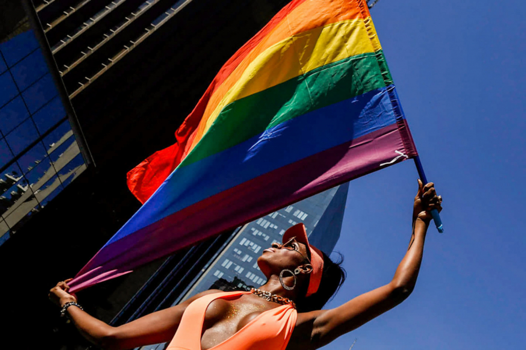 Brasil tem alta de 67% nos registros de racismo e de 53,6% nos casos de homofobia e transfobia em 2022
