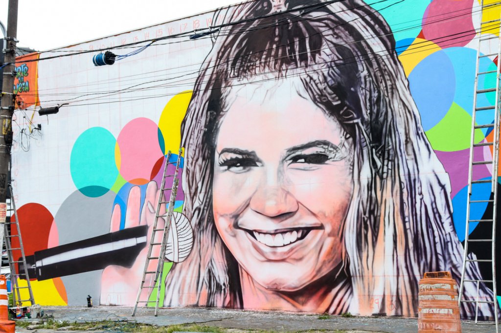 Marília Mendonça ganha homenagem em mural de 23 metros em São Paulo