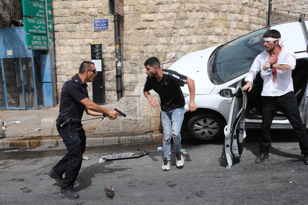 Confronto entre palestinos e israelenses deixa mais de 300 feridos em Jerusalém