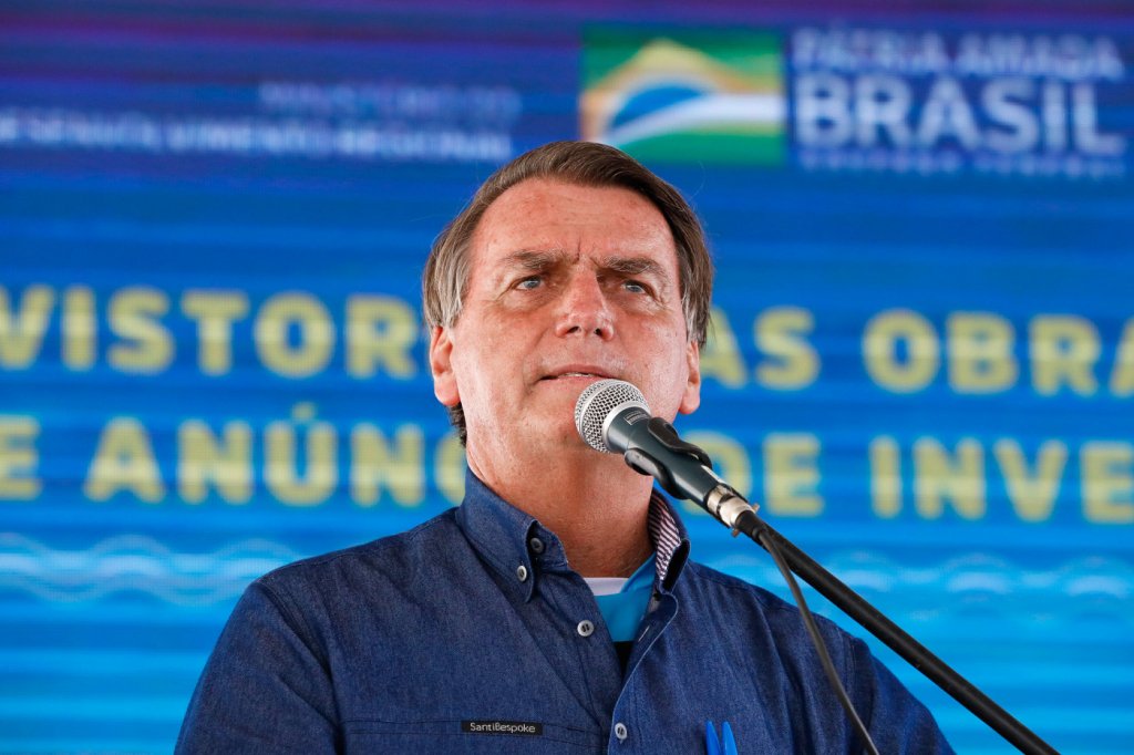 Bolsonaro ironiza o STF e diz que nunca prendeu deputado ou desmonetizou conta em rede social