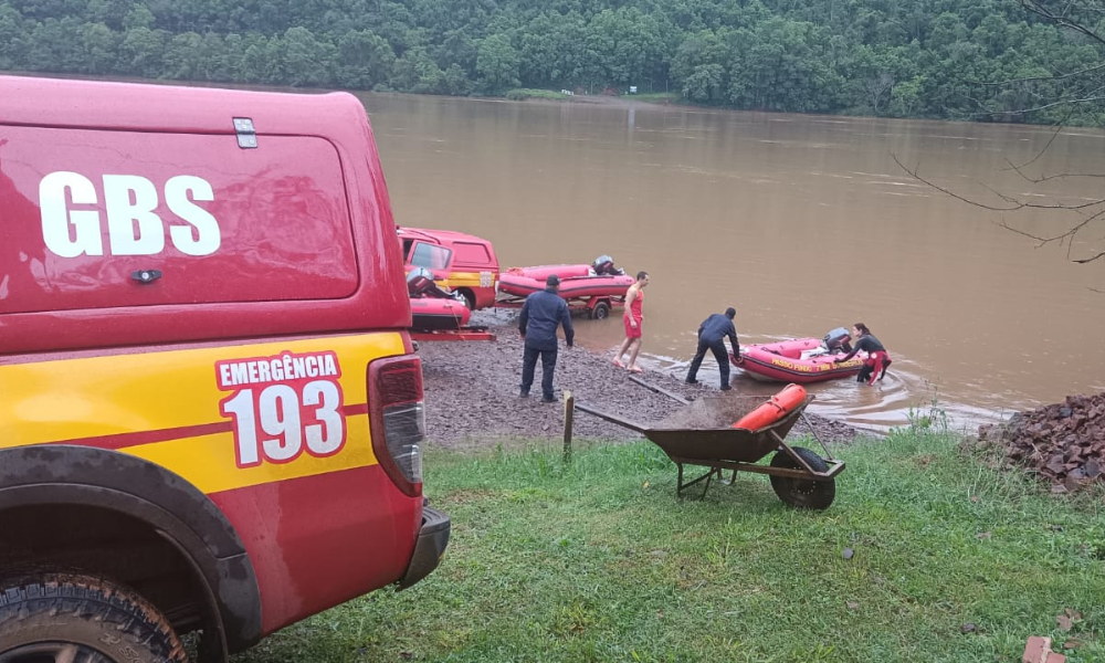 Corpo de homem que desapareceu no Rio Uruguai após balsa naufragar é encontrado no RS