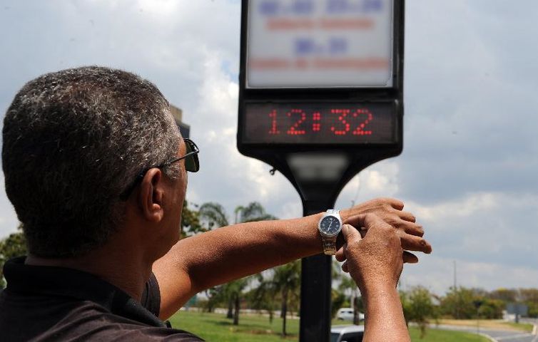 Governo federal deve decidir nesta semana sobre volta do horário de verão