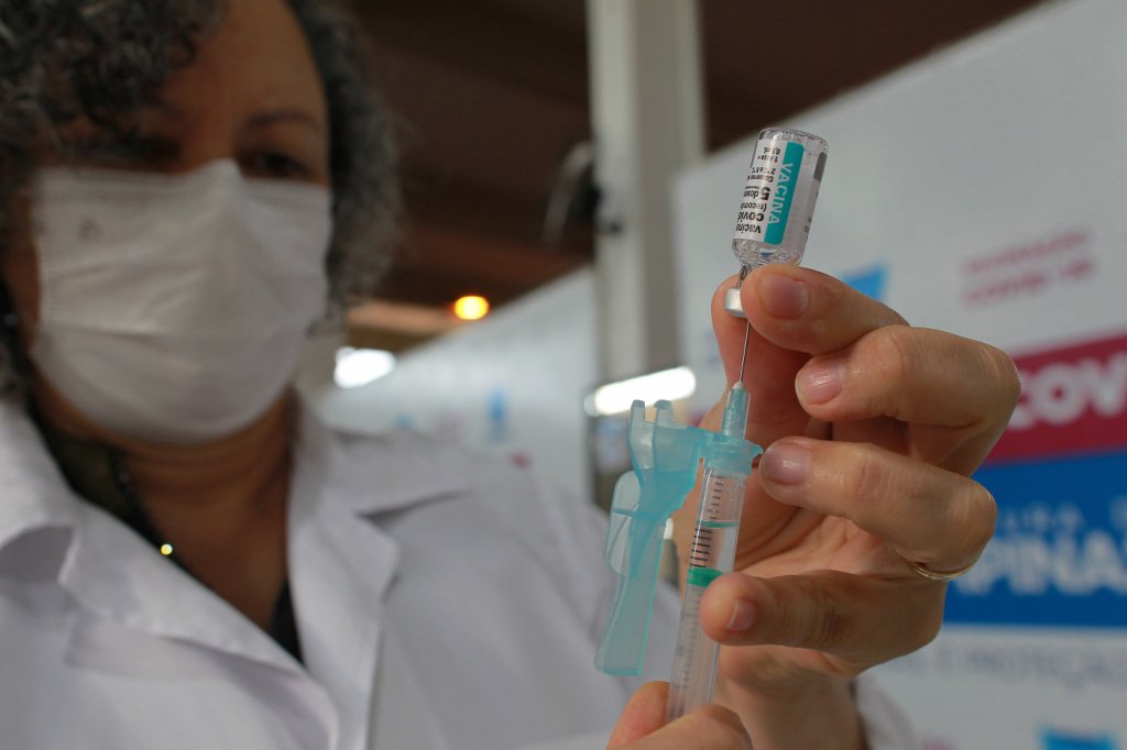 Rio de Janeiro retoma vacinação contra a Covid-19 na quarta-feira