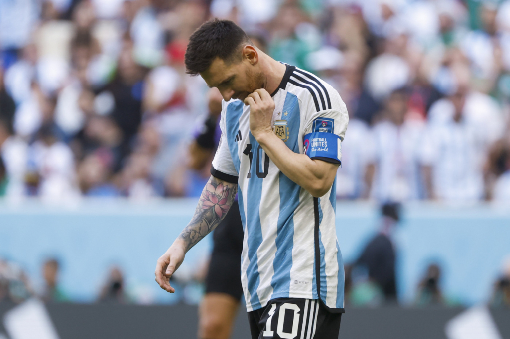 Messi lamenta derrota da Argentina, mas acredita na classificação: ‘Confiem neste grupo’