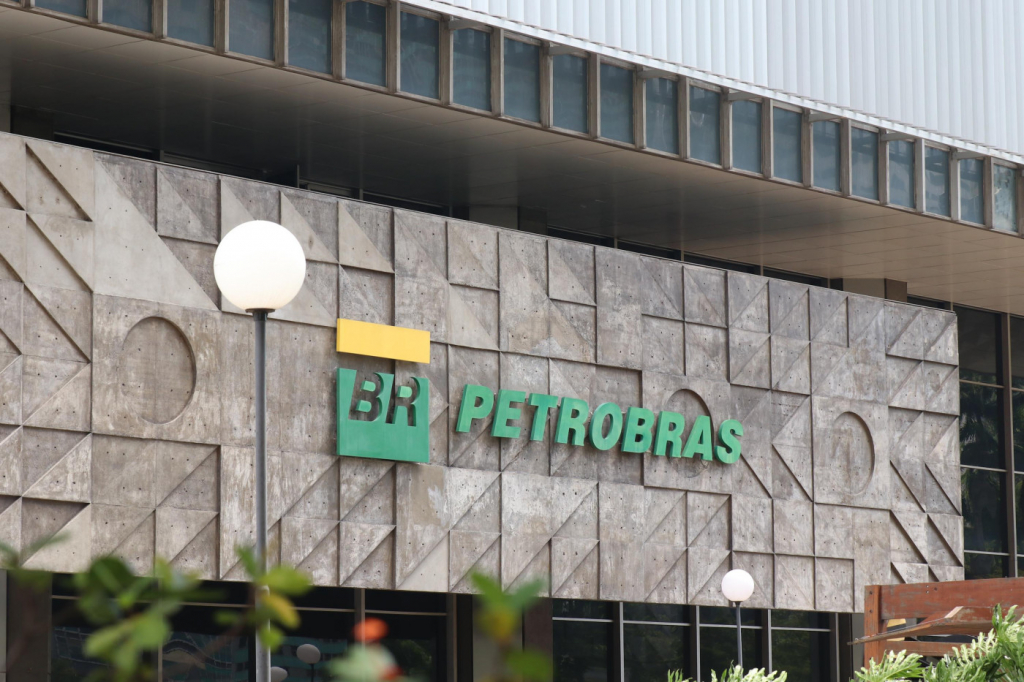 Petrobras demite 30 funcionários ligados a Prates após troca de comando