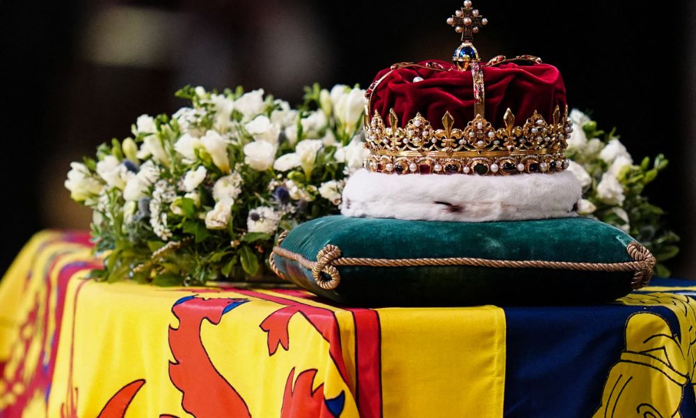 Caixão de Elizabeth II foi fabricado há mais de 30 anos e é confeccionado com material raro