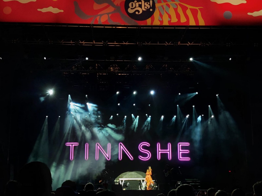 Tinashe fecha segunda edição do Festival Grls! com muita dança e simpatia