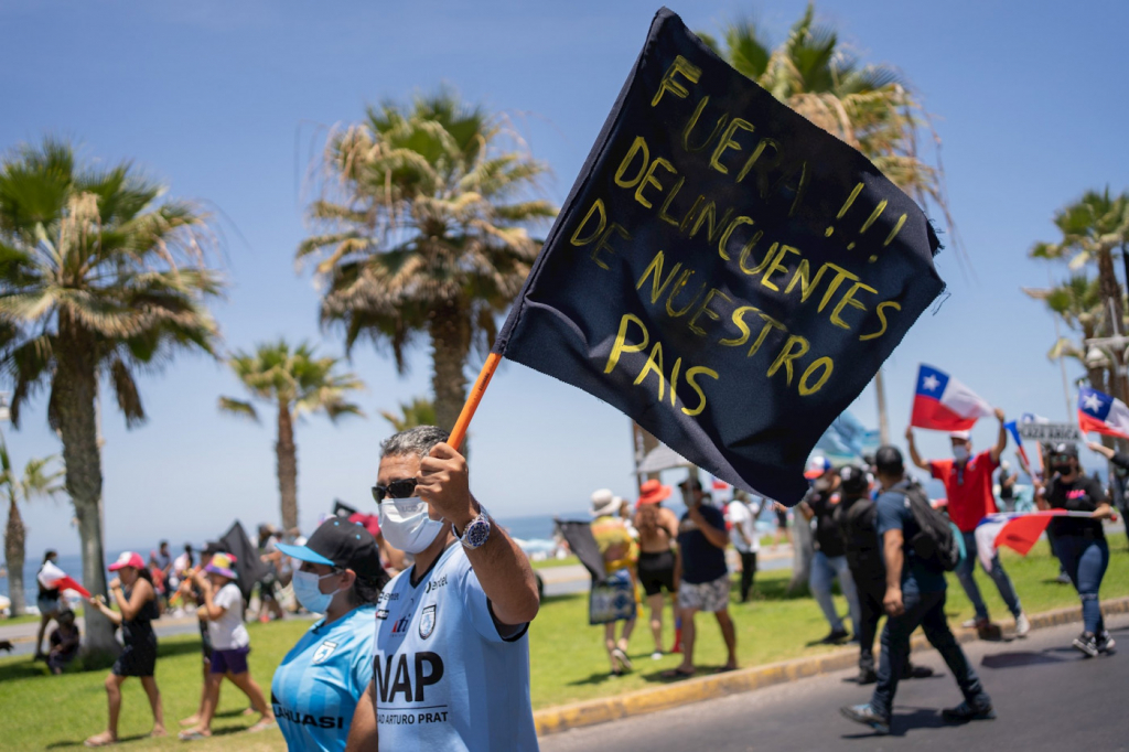 Chilenos protestam contra migração ilegal e alta criminalidade: ‘Basta’