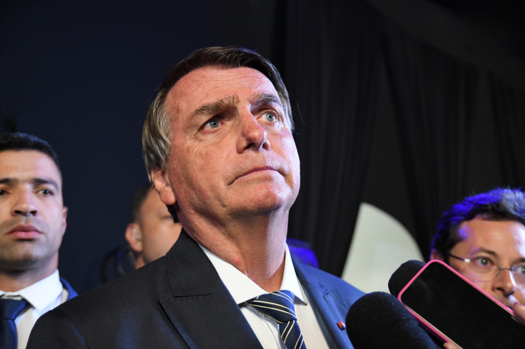 Bolsonaro critica determinação de Moraes de quebrar sigilo de assessor: ‘Vai me prender?’