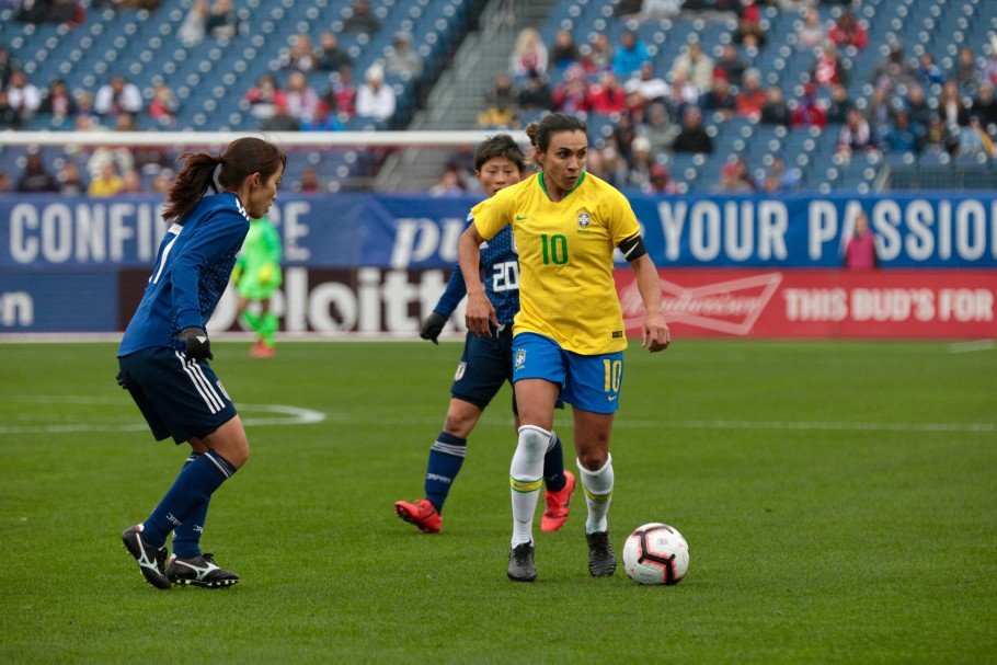Seleção brasileira feminina sobe para o sétimo lugar no ranking da Fifa