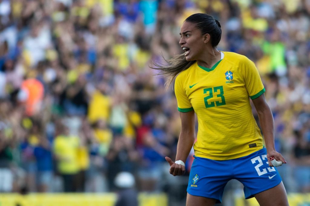 Seleção brasileira feminina marca nos acréscimos e vence Canadá na despedida da temporada 2022 