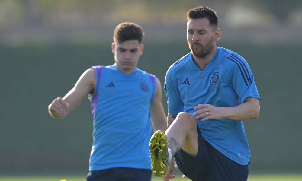 Messi volta a treinar na véspera da estreia da Argentina e garante: ‘É minha última Copa’