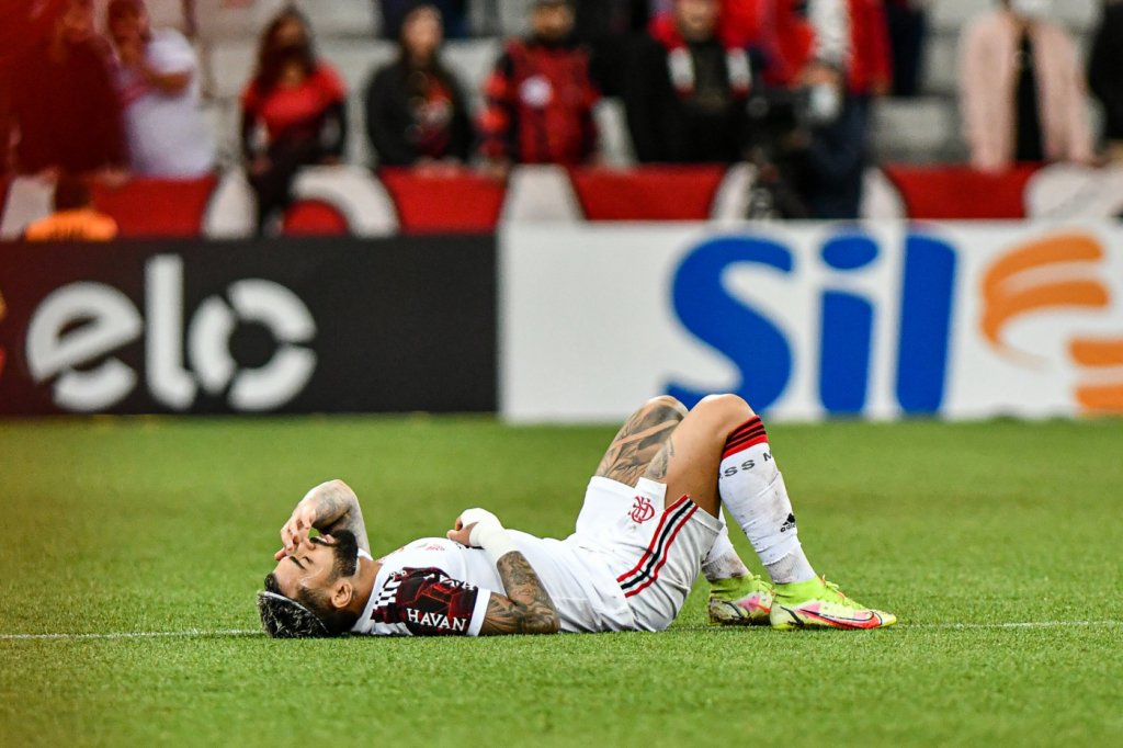 Flamengo confirma lesão de Gabriel Barbosa após empate pela Copa do Brasil
