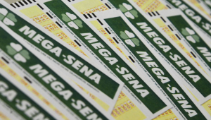 Mega-Sena sorteia prêmio de R$ 54,5 milhões; veja as dezenas