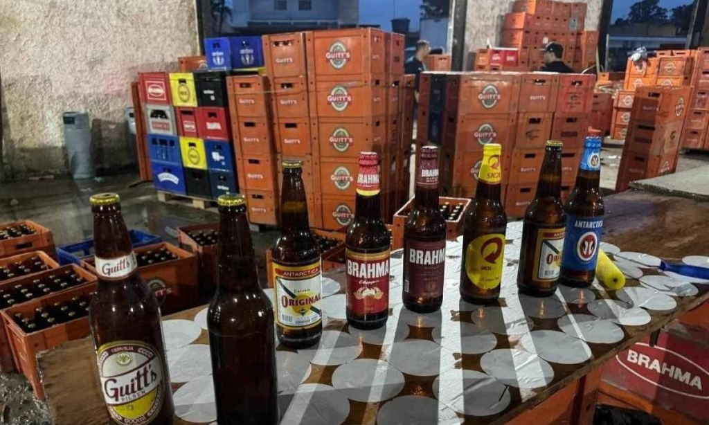 Polícia fecha fábrica clandestina de falsificação de cerveja na zona sul de São Paulo