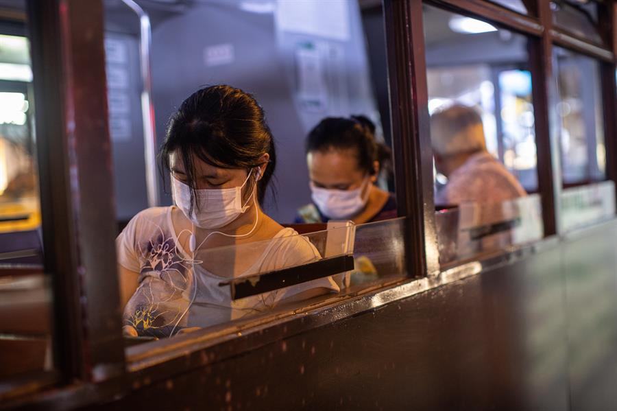 Políticos de Hong Kong são obrigados a cumprir quarentena após irem a festa com 2 infectados