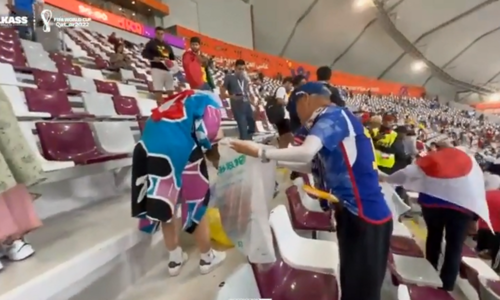 Torcedores do Japão voltam a dar exemplo e limpam estádio após vitória na Copa