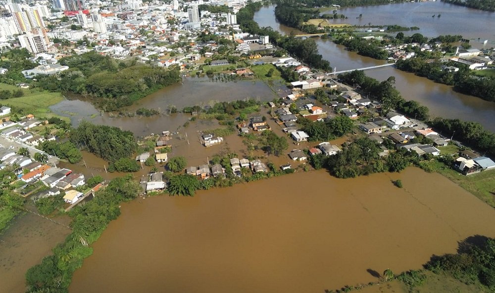 Ciclone em Santa Catarina deixa 22 cidades em estado de emergência