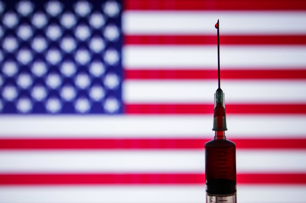 Com vacina aprovada, 4 em cada 10 norte-americanos não querem se vacinar