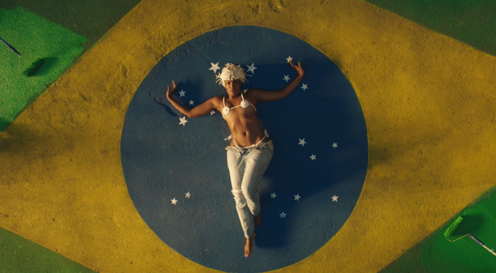 ‘Gueto’, nova música de Iza, ganha clipe exaltando a cultura da periferia