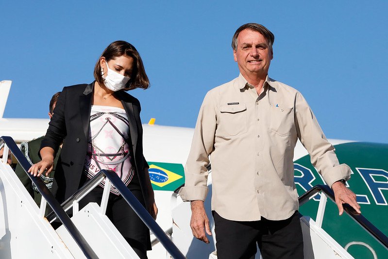Bolsonaro diz que Michelle tomou vacina contra a Covid-19