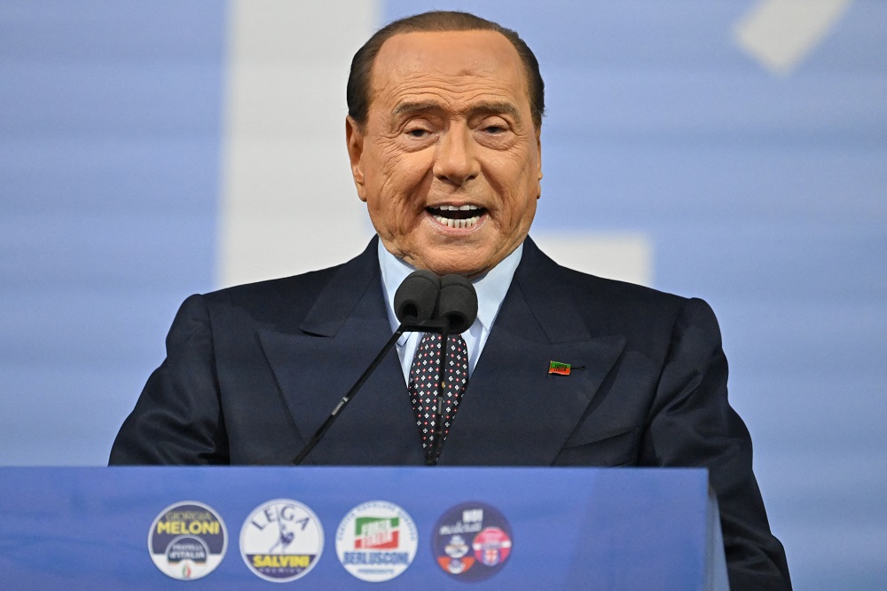 Berlusconi é hospitalizado na Itália para exames de rotina