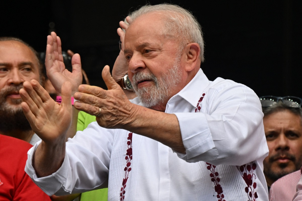 ‘Não podemos ter uma taxa de juros que não controla a inflação, mas controla o desemprego’, diz Lula