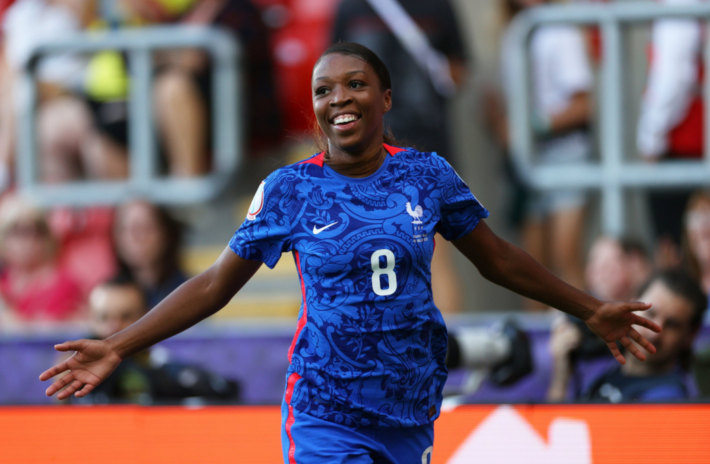 Com primeiro tempo avassalador, França goleia a Itália por 5 a 1 na Eurocopa feminina
