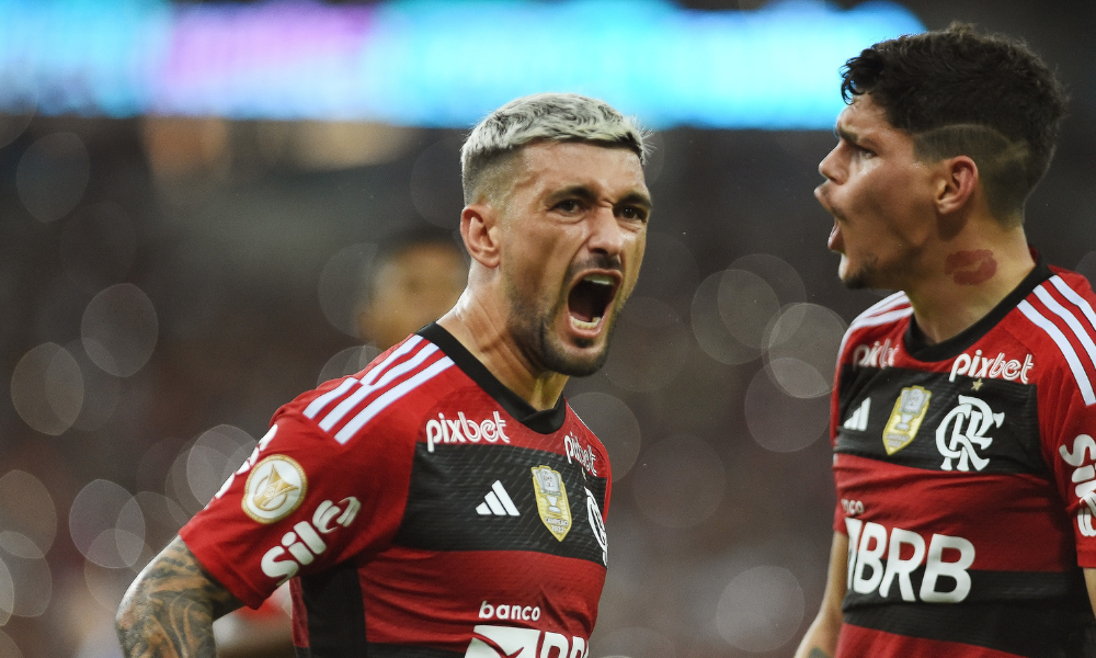 Arrascaeta brilha, e Flamengo derrota o Fortaleza por 2 a 0 no Maracanã