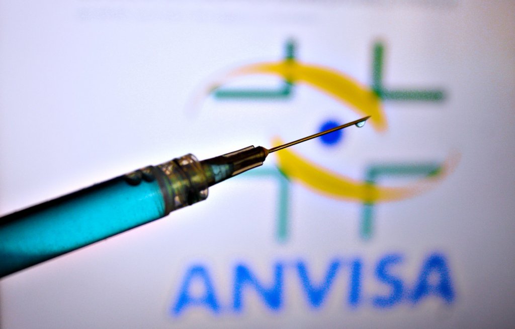Anvisa decidirá uso emergencial de vacinas contra Covid-19 neste domingo