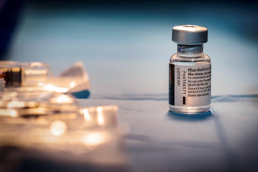 Vacina da Pfizer é eficaz por pelo menos 6 meses e protege contra variante sul-africana