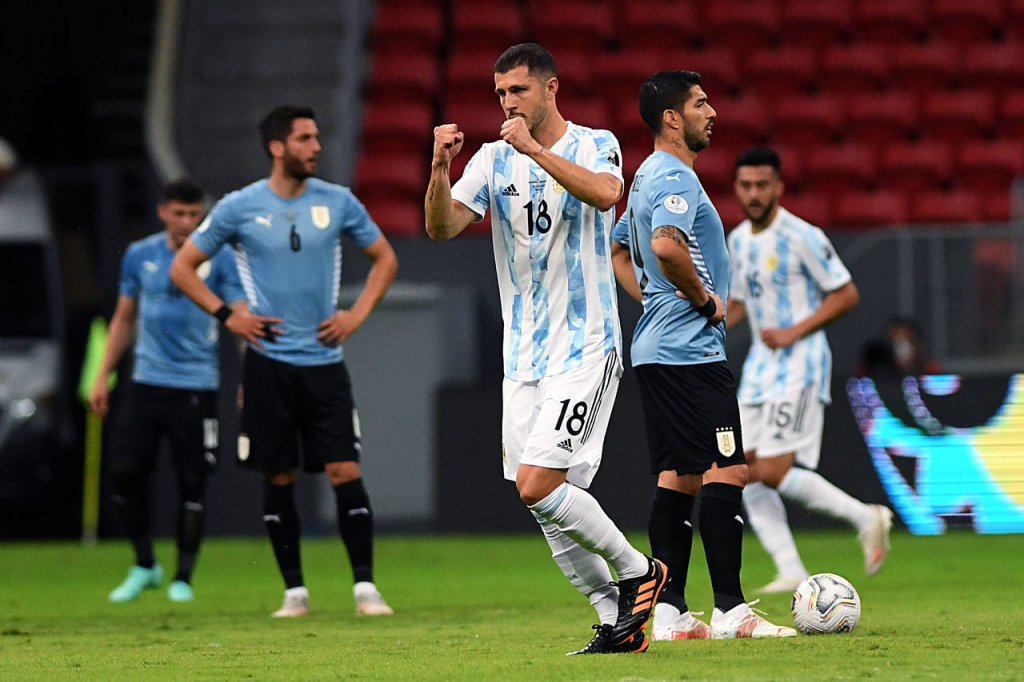 Copa América: No duelo dos maiores campeões, Argentina supera o Uruguai por 1 a 0