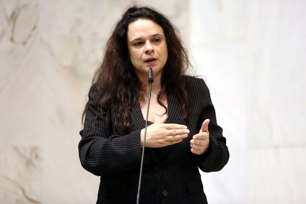 Heleno e Braga Netto ‘não são os nomes certos’ para vice de Bolsonaro, diz Janaina Paschoal