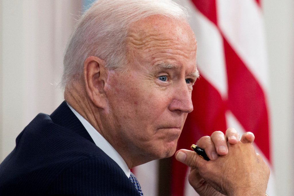 ‘Não desistiremos até encontrar o autor dos disparos’, diz Biden sobre tiroteio em Nova York