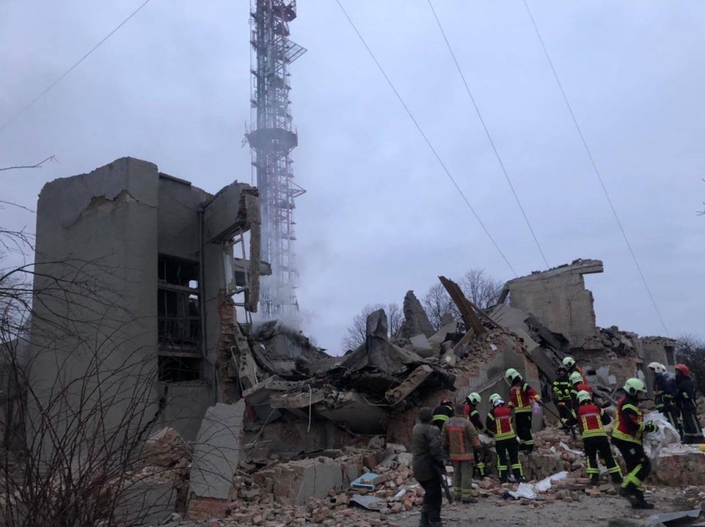 Bombardeio em torre de TV deixa pelo menos 9 mortos no oeste da Ucrânia