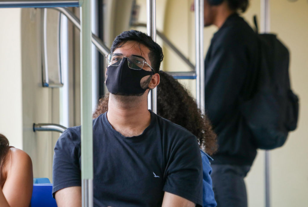 Uso de máscara volta a ser obrigatório no transporte público de São Paulo neste sábado