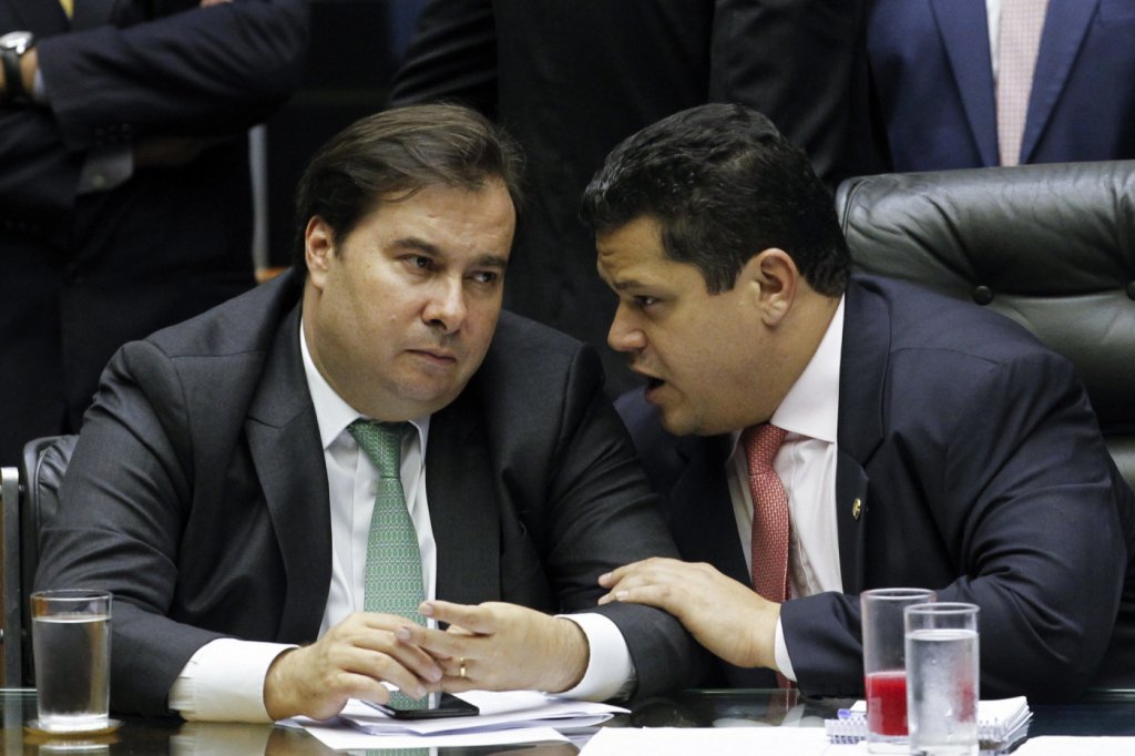 As reações no Congresso à possibilidade de o STF autorizar a reeleição de Maia e Alcolumbre 