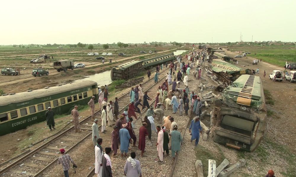 Paquistão investiga descarrilamento de trem que deixo ao menos 34 mortos