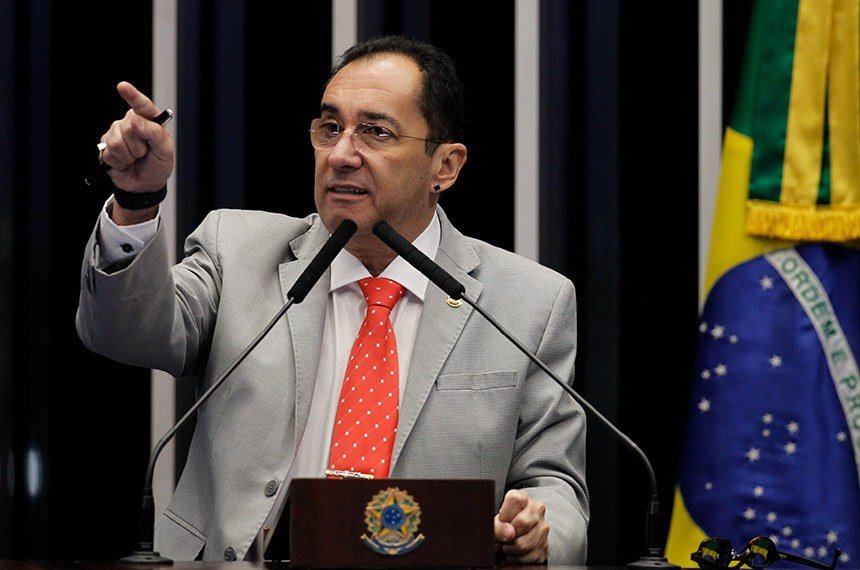 ‘Bolsonaro está desrespeitando o país e brincando de governar’, diz Kajuru