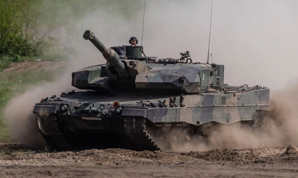 Alemanha muda narrativa e incentiva aliados a treinarem ucranianos no uso de tanques Leopard